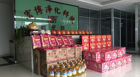 心系员工 情暖新春|宏博企业为员工发放新春大礼包